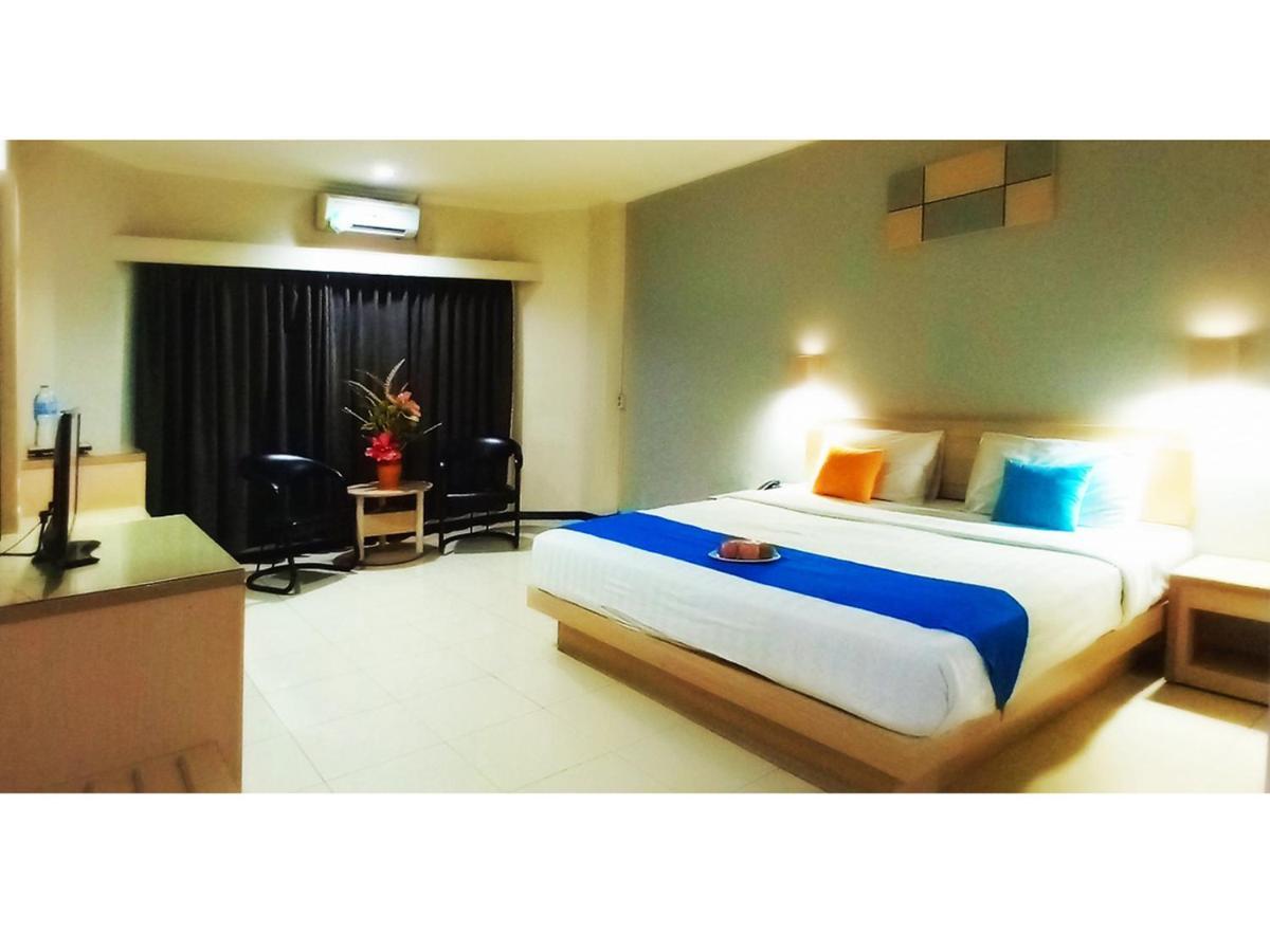 Merpati Hotel Понтіанак Екстер'єр фото