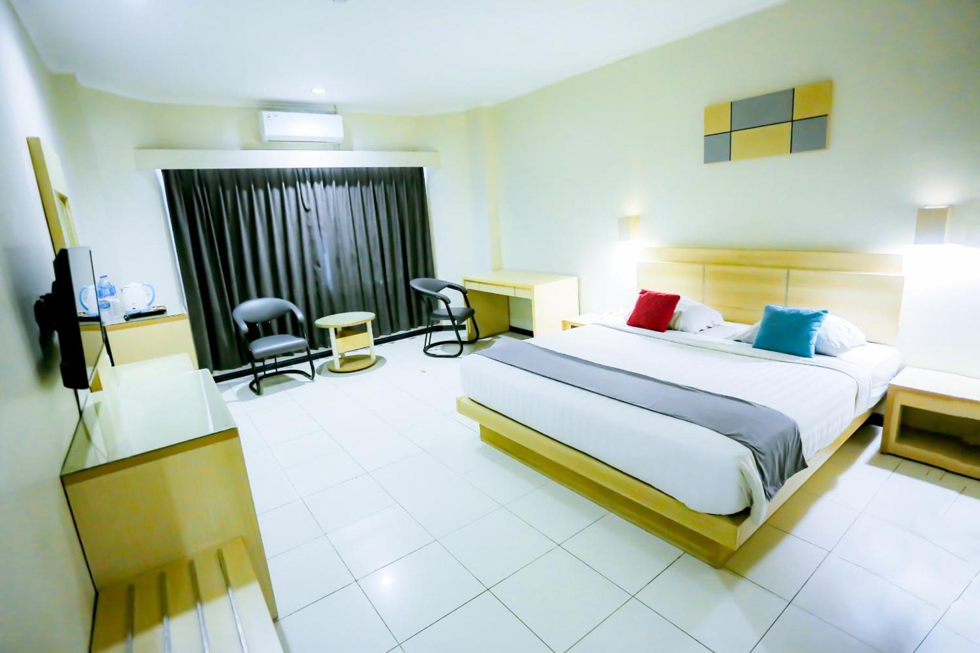Merpati Hotel Понтіанак Екстер'єр фото