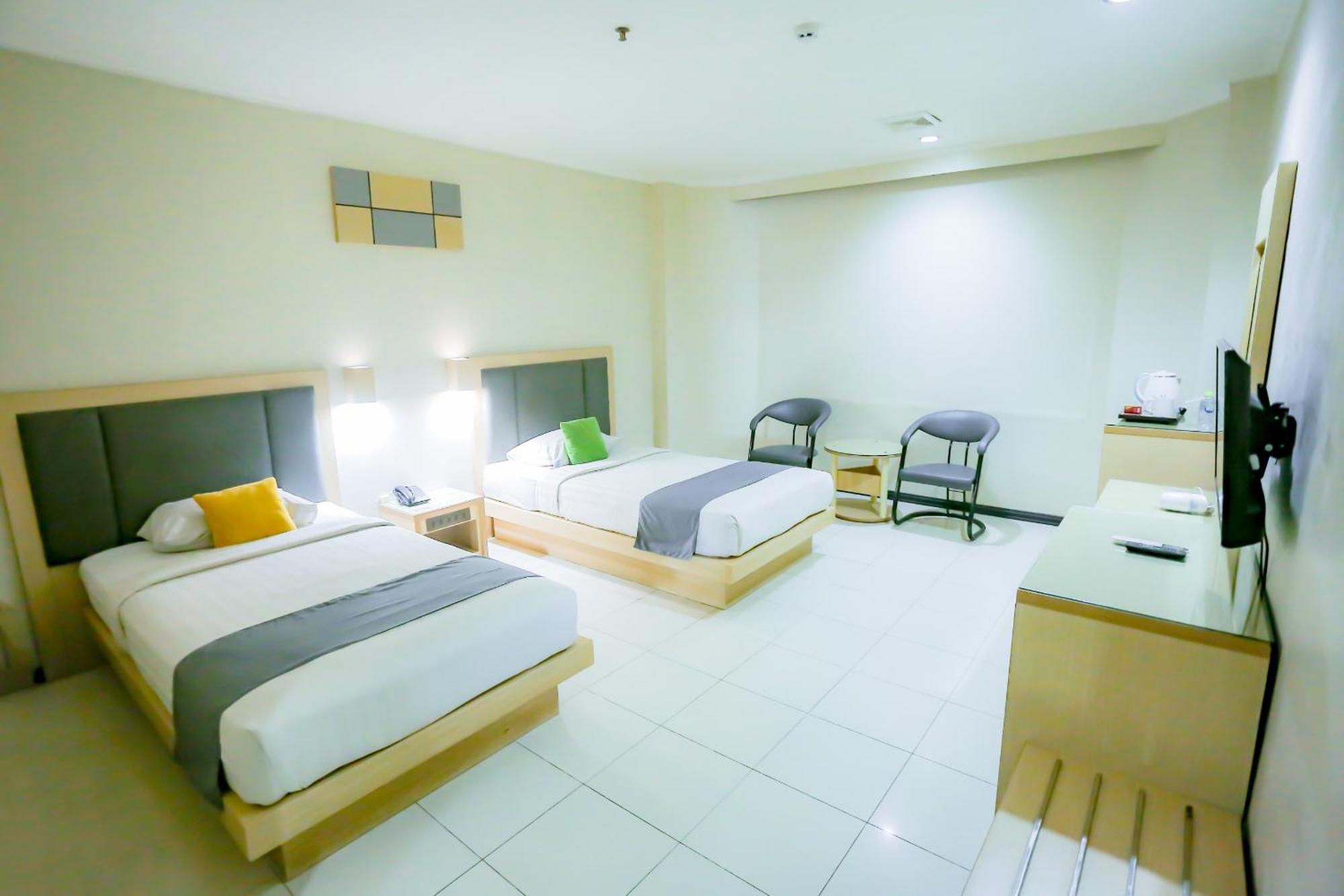 Merpati Hotel Понтіанак Екстер'єр фото