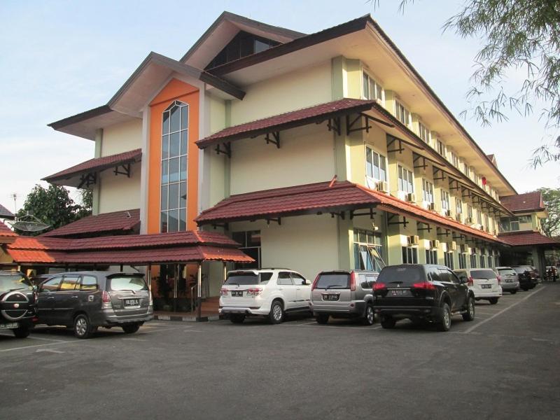 Merpati Hotel Понтіанак Екстер'єр фото