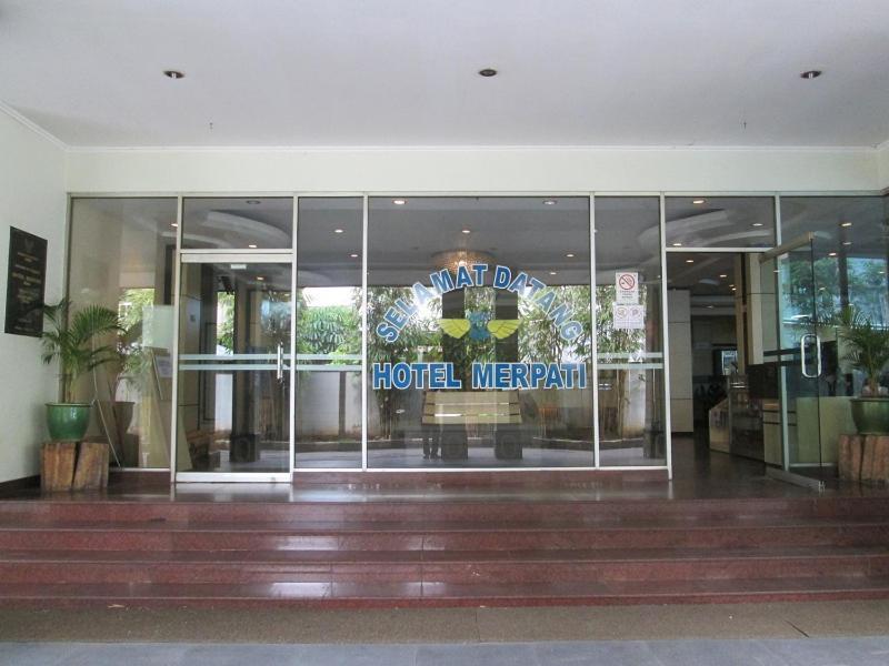 Merpati Hotel Понтіанак Екстер'єр фото
